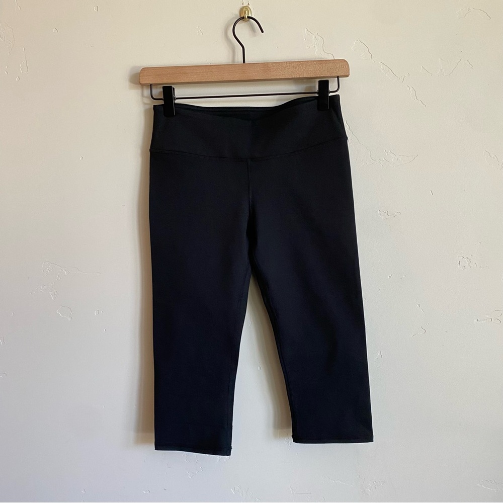 FABLETICS Salar Crop Capri Black Legging